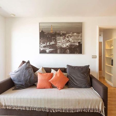 Room With Private Bathroom In A Modern Two Bedroom Two Bathroom Flat Londyn Zewnętrze zdjęcie