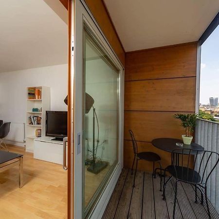 Room With Private Bathroom In A Modern Two Bedroom Two Bathroom Flat Londyn Zewnętrze zdjęcie